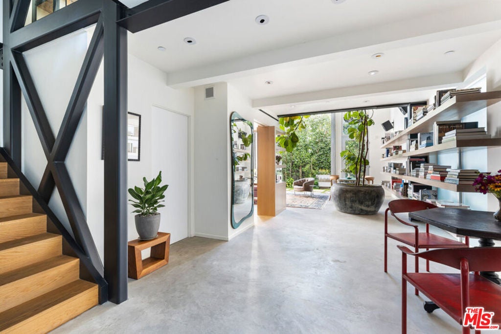 2124 Narcissus Court
