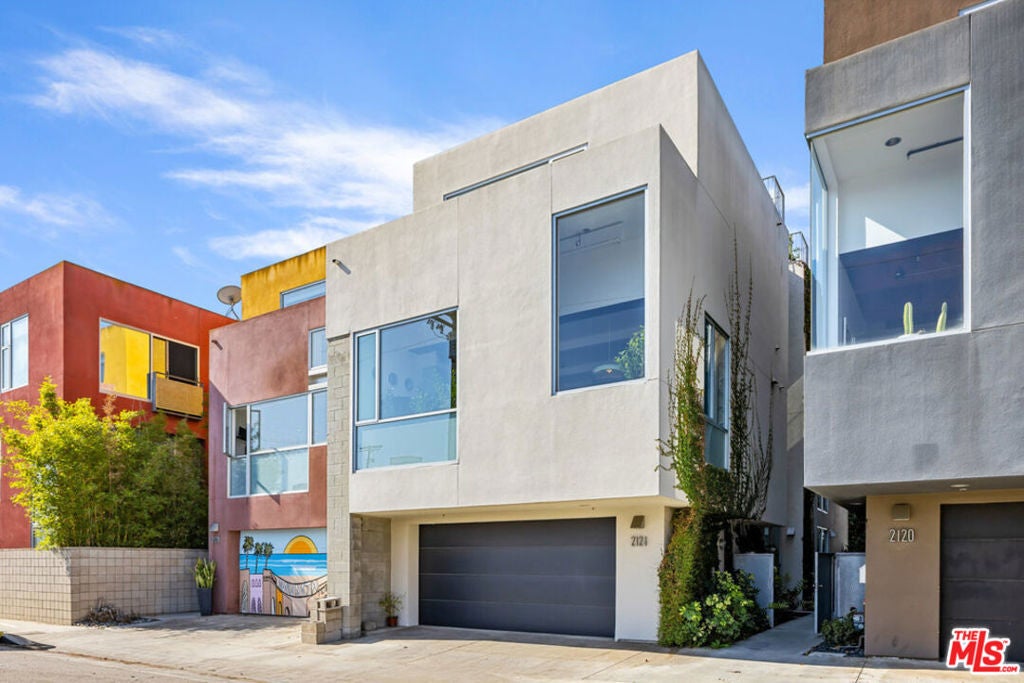 2124 Narcissus Court