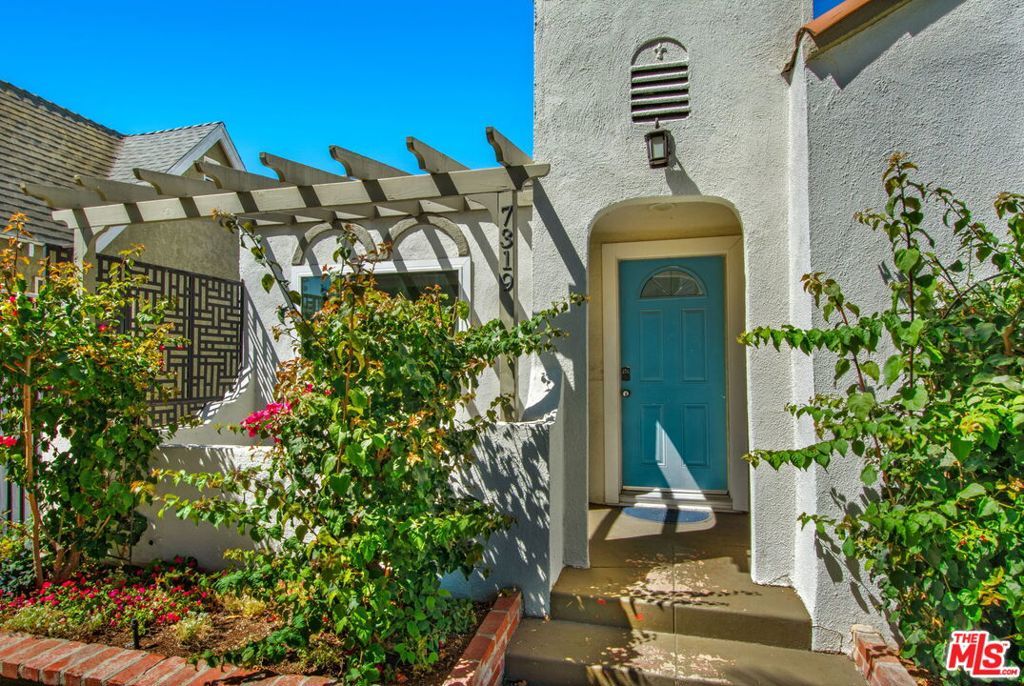 Photo of 7319 S Denker Avenue, Los Angeles, CA 90047 (MLS # 25588859)