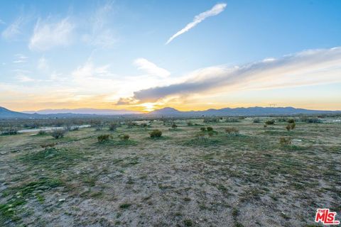 Photo of 21880 Colusa Road, Apple Valley, CA 92307 (MLS # 26650901)