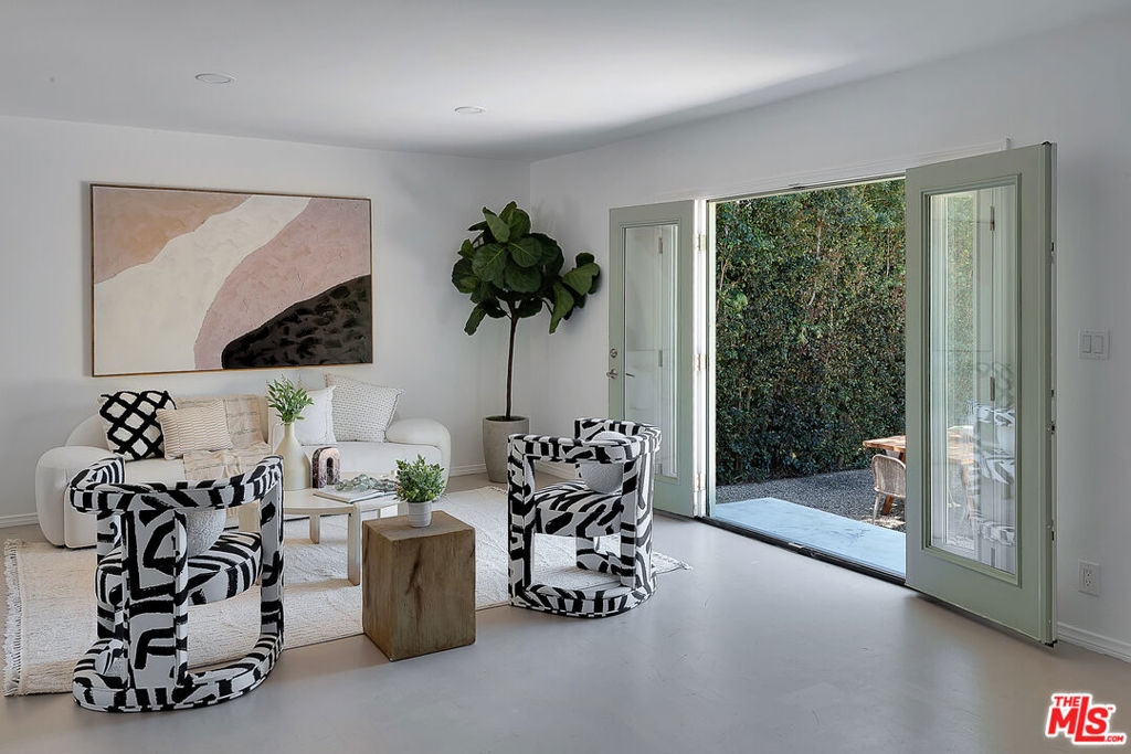 830 Palms Boulevard