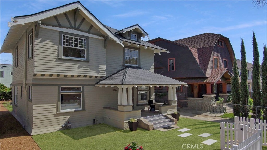 1800 Oxford. AVE