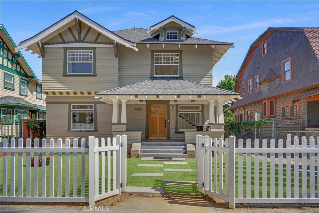 1800 Oxford. AVE