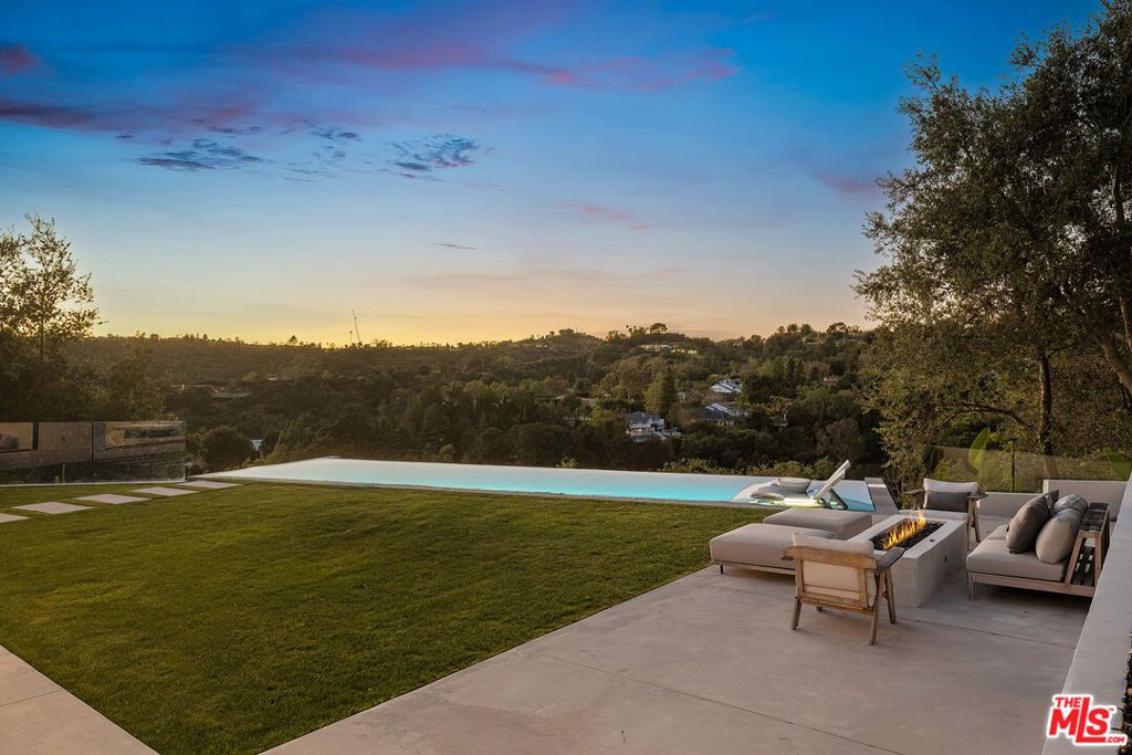 Photo of 9715 Arby Drive, Beverly Hills, CA 90210 (MLS # 26733161)