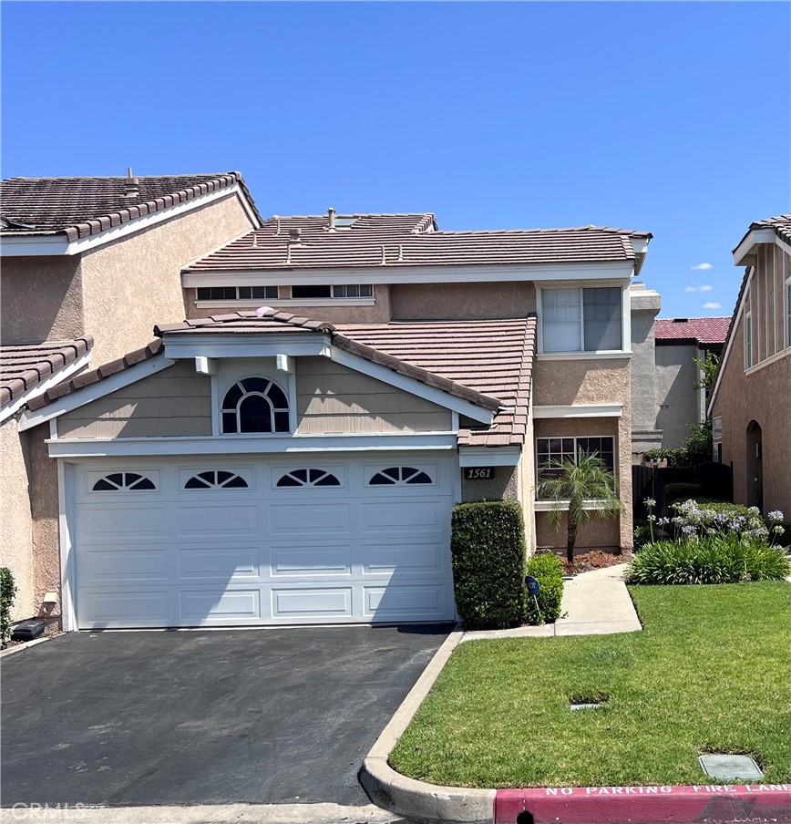 Newly remodeled in 2025 and Move-In-Ready on August 15th. 3 bedroom and 3 baths in gated community of Upland. This 2 story condominium/ townhome comes with all new kitchen amenities, flooring, oven, microwave and dishwasher. No fridge included. There is a washer and dryer. If you are looking to live in the cozy City of Upland, this is your home. Included is community pool and spa. Available August 15th.
Pictures of the inside will follow after renovation has been completed.