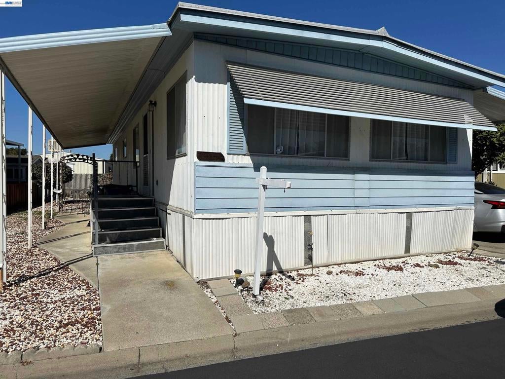1150 W Winton Ave