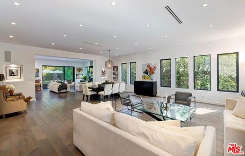 Photo of 10521 Northvale Road, Los Angeles, CA 90064 (MLS # 26660651)