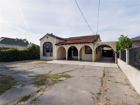 Photo of 12019 Saticoy St, North Hollywood, CA 91605 (MLS # SR26087175)