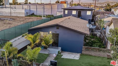 Photo of 945 W 76th Street, Los Angeles, CA 90044 (MLS # 26641655)
