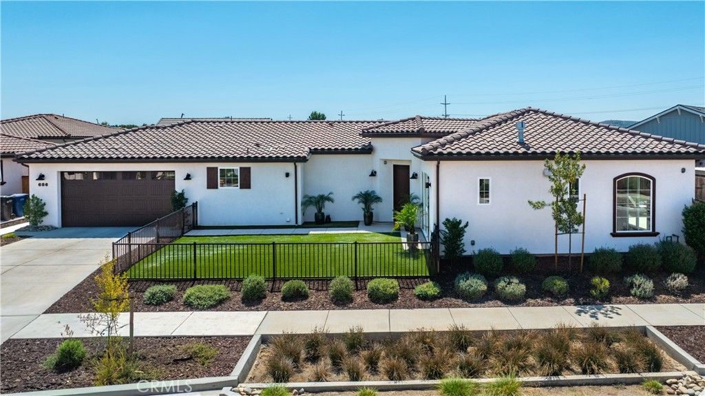 Photo of 686 Prosecco Lane, Paso Robles, CA 93446 (MLS # NS25197731)
