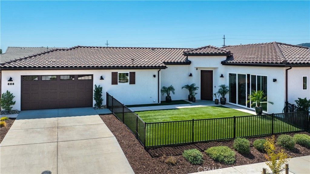 Photo of 686 Prosecco Lane, Paso Robles, CA 93446 (MLS # NS25197731)