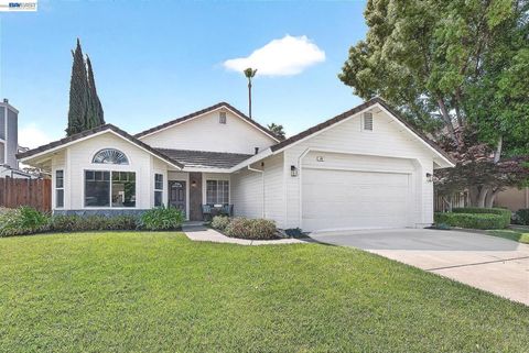 Photo of 63 Alysia Ct Ct, Livermore, CA 94550 (MLS # 41131995)
