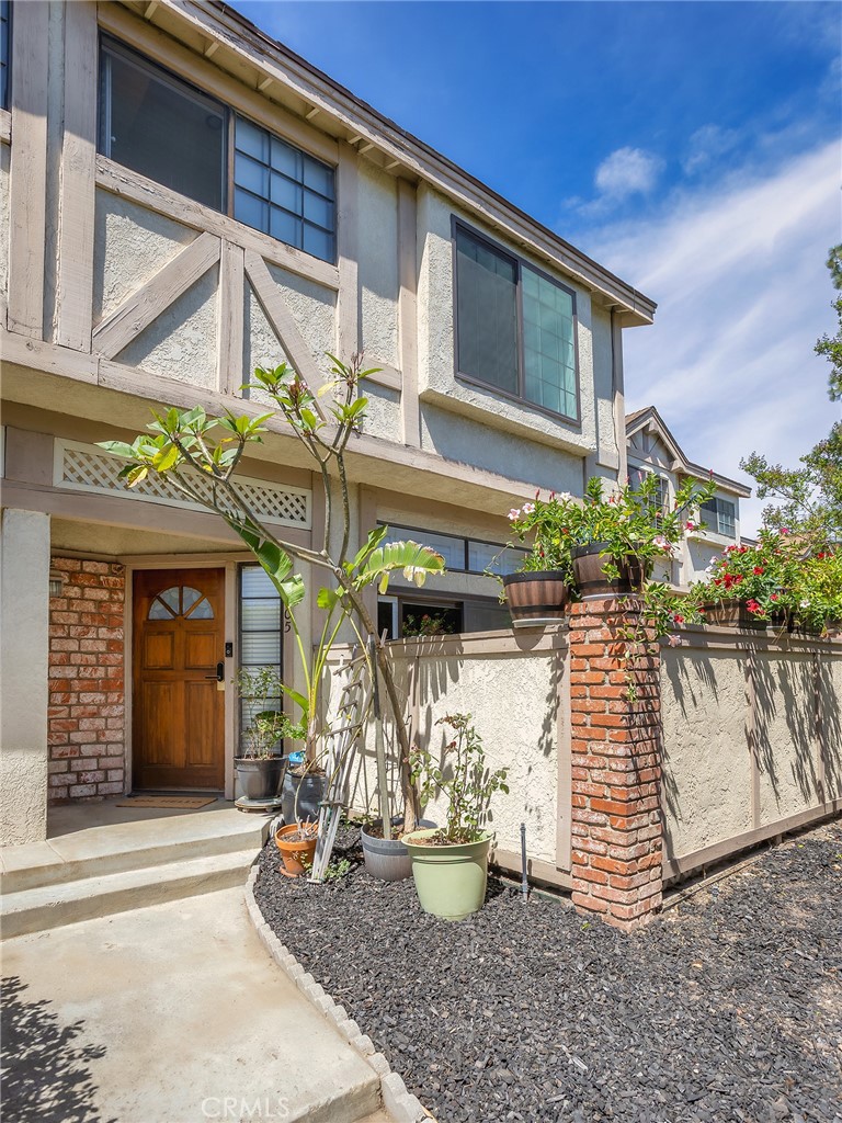 7100 Balboa Boulevard 805