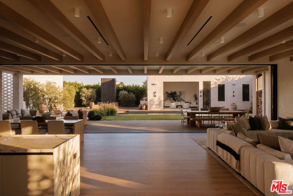 1307 N Doheny Drive