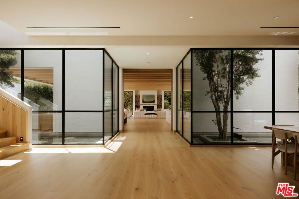 1307 N Doheny Drive