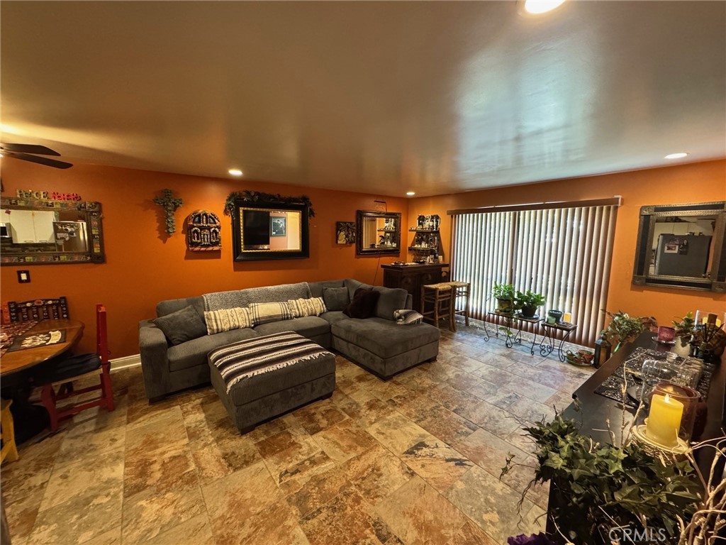 1434 Highland 13