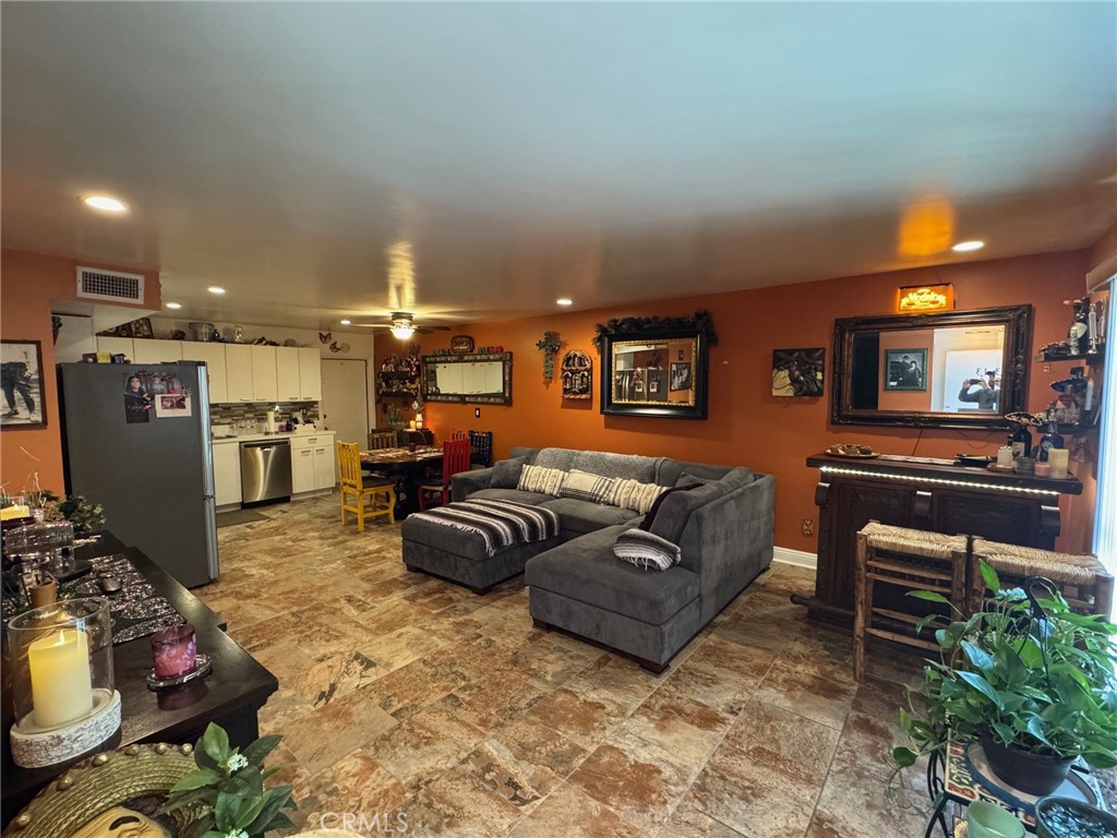 1434 Highland 13