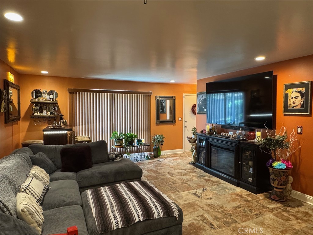 1434 Highland 13