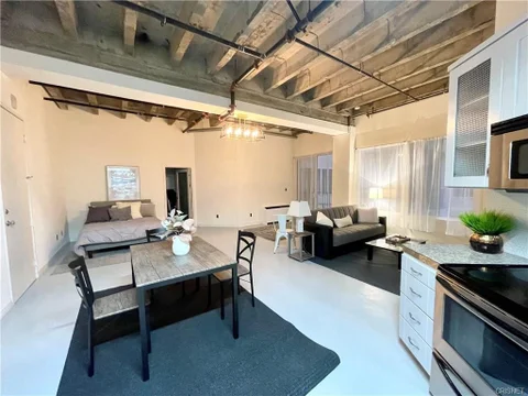 MLS: SR26196587