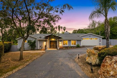 Photo of 4228 Calavo Dr Dr, La Mesa, CA 91941 (MLS # 260003580SD)