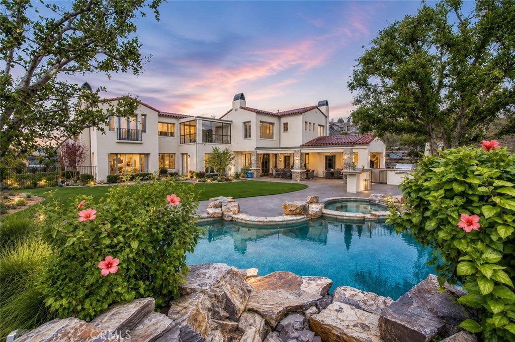 2 Havenhurst Drive