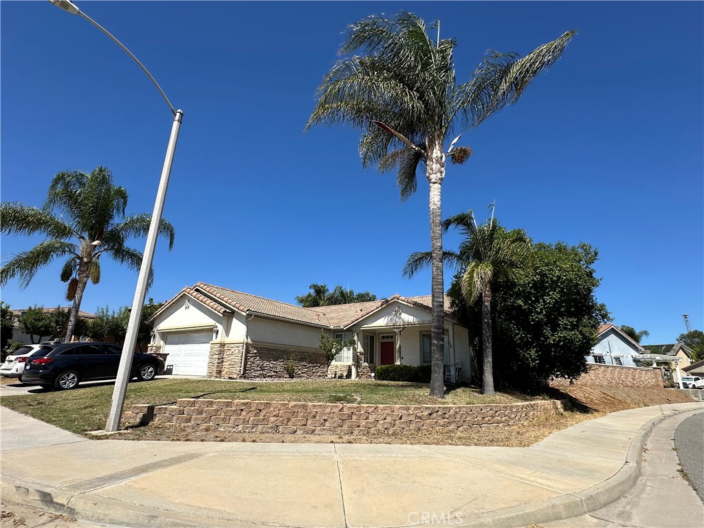Welcome to this charming 4-bedroom, 2-bath home in Menifee, offering approximately 1,942 sq ft of living space. This property is full of potential and just needs a little TLC to truly shine. Ideal for families or anyone looking for a comfortable and spacious home, it features a
cozy fireplace perfect for relaxing evenings. Situated on a desirable corner lot of approximately 7,841 sq ft, the home is conveniently located near major freeways, schools, parks, shopping, and a variety of dining options. Enjoy being part of a welcoming
community with access to great local amenities. Don't miss the opportunity to make this Wonderfull home your own.