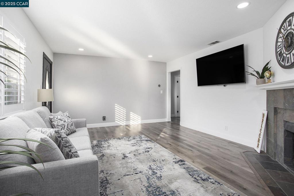 SHERMAN ACRE - Residential