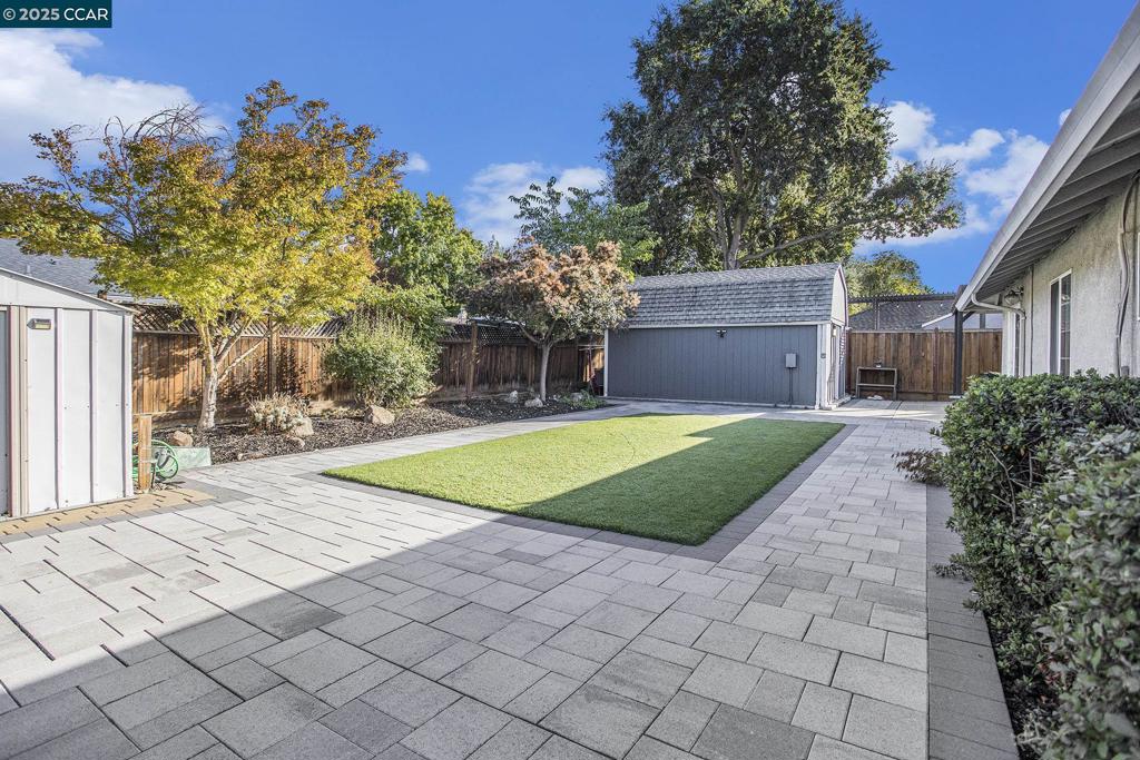 SHERMAN ACRE - Residential