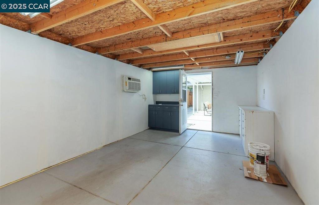 SHERMAN ACRE - Residential