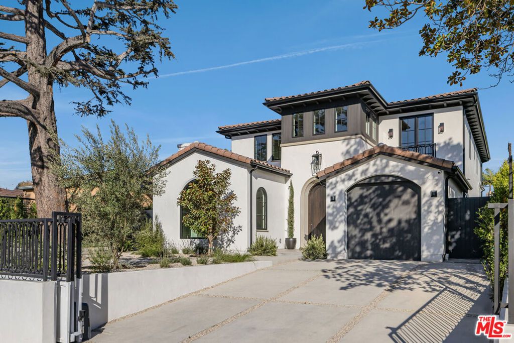 Photo of 344 N Vista Street, Los Angeles, CA 90036 (MLS # 25606169)