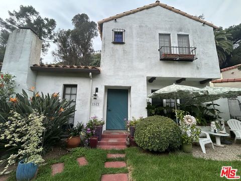 Photo of 1521 N Beverly Drive, Beverly Hills, CA 90210 (MLS # 25619839)