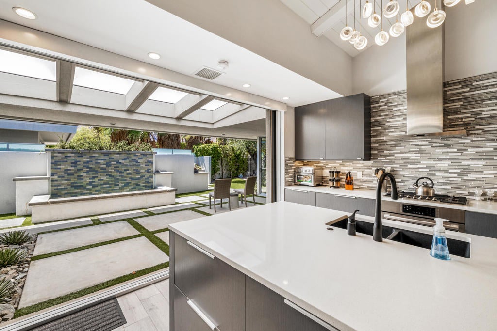 580 W Panga Way 2