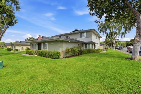 Photo of 34854 Starling dr Drive #4, Union City, CA 94587 (MLS # ML82047519)