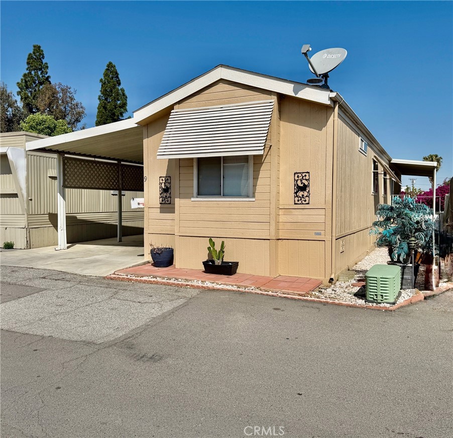 1203 W 6th