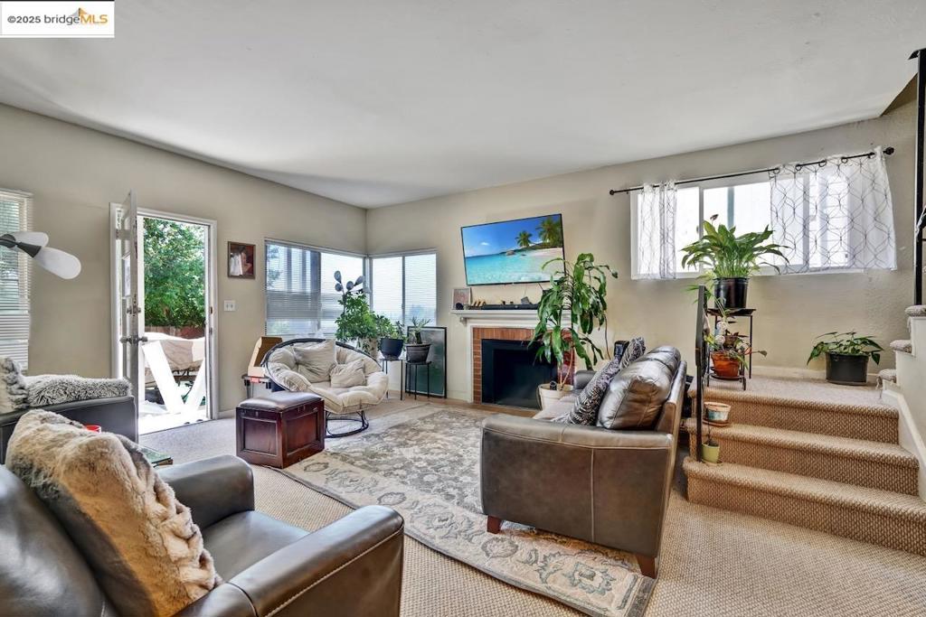 MISSION FOOTHILL - Residential Income