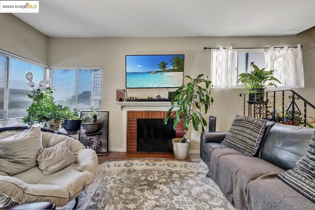 MISSION FOOTHILL - Residential Income