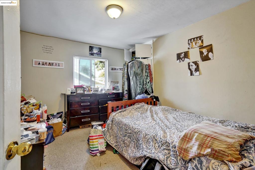 MISSION FOOTHILL - Residential Income