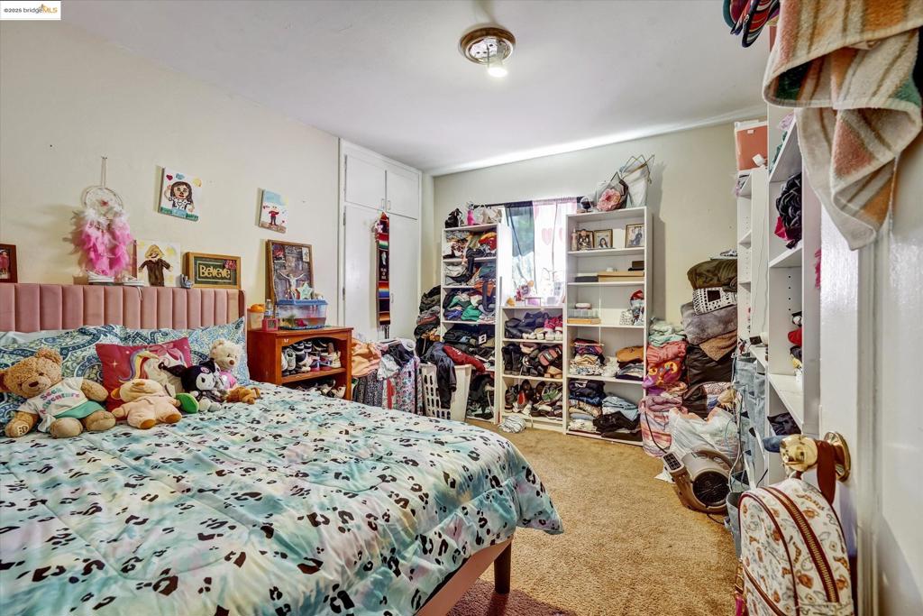 MISSION FOOTHILL - Residential Income