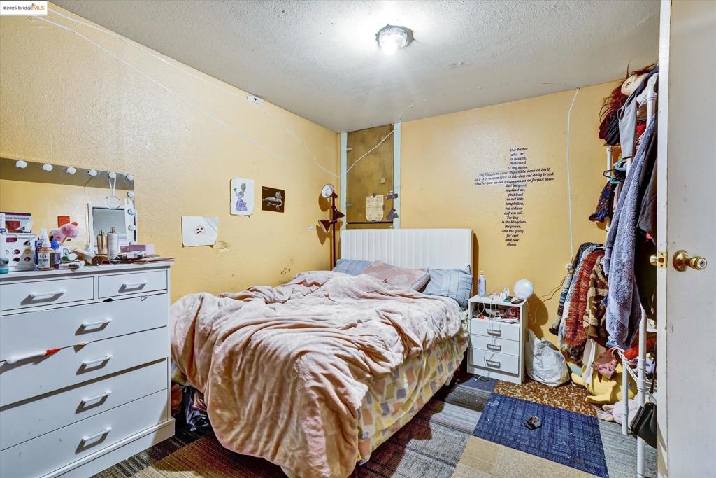 MISSION FOOTHILL - Residential Income