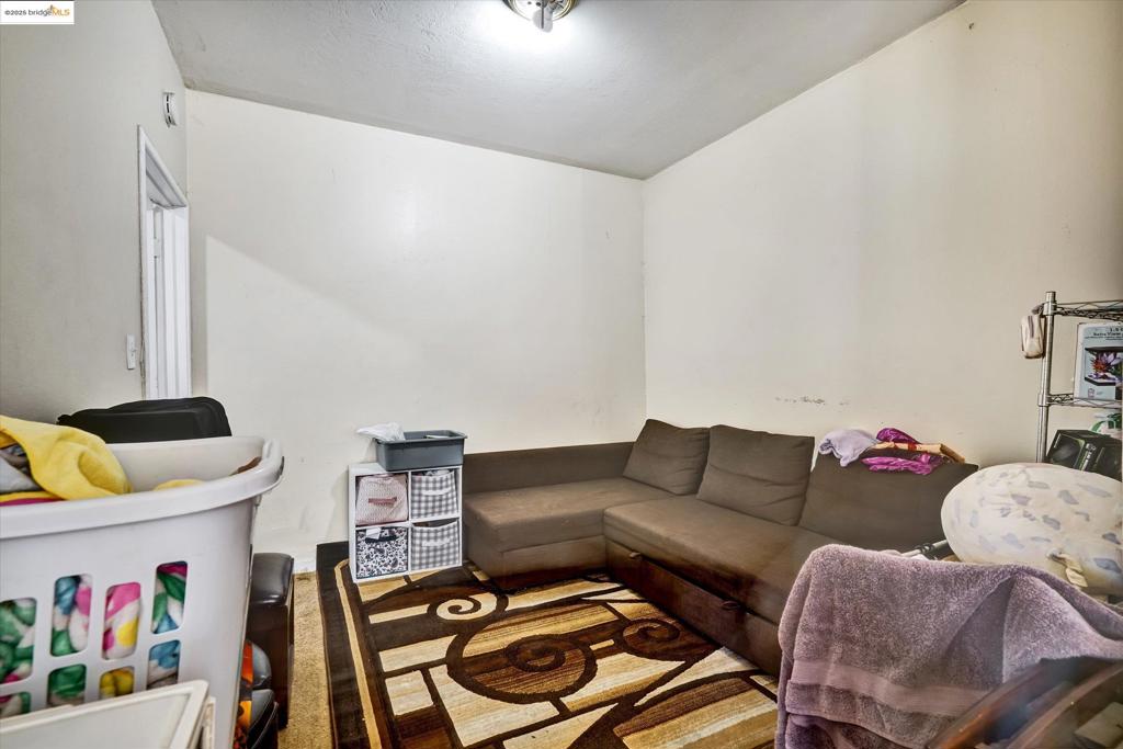 MISSION FOOTHILL - Residential Income