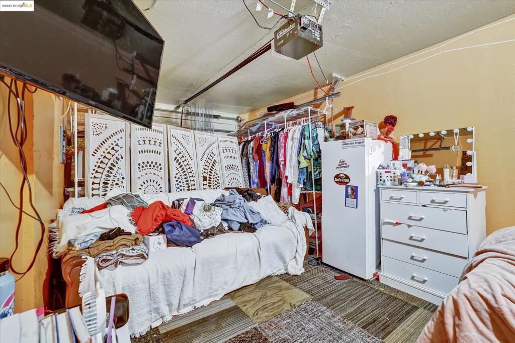 MISSION FOOTHILL - Residential Income