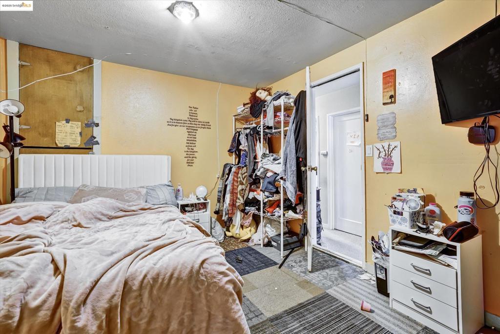 MISSION FOOTHILL - Residential Income