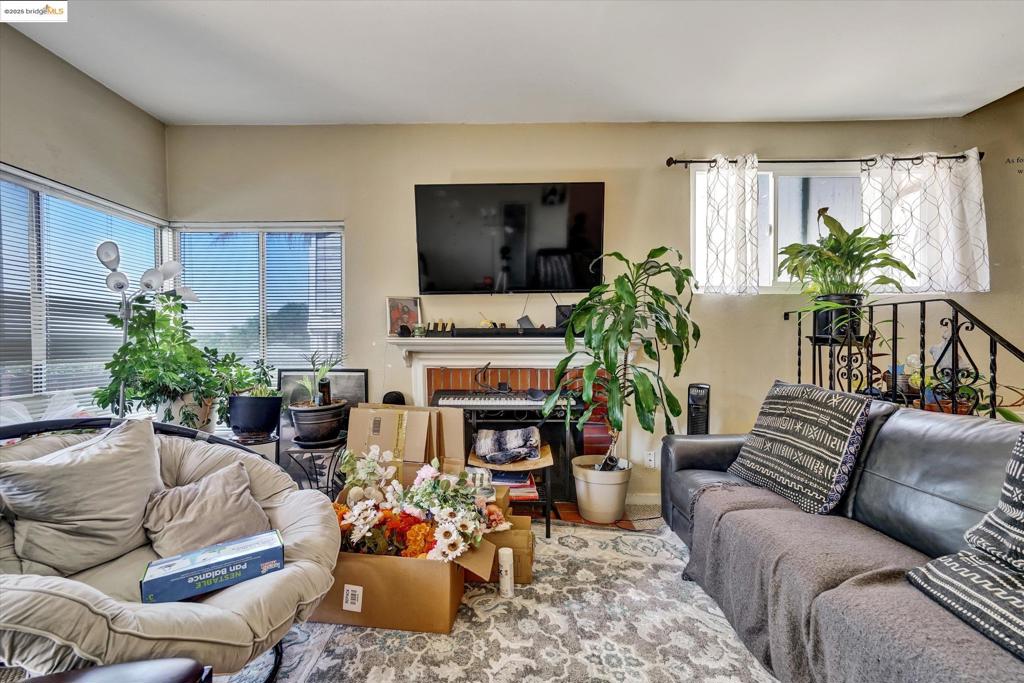 MISSION FOOTHILL - Residential Income