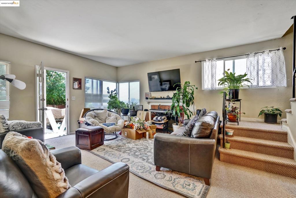 MISSION FOOTHILL - Residential Income