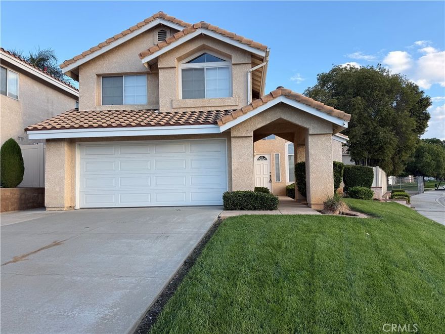 Don't miss out on this Rolling Hills corner lot home!! Features 1659 sq.ft. of spacious living with 3 bedrooms and 2 1/2 bath.  Formal living space with dual sided fireplace that separates the family room.  Kitchen with granite counter tops, stainless steel appliances and bar seating overlooking the family room.  Large master suite features walk-in closet and garden tub that over looks the rear yard.  Attached two car garage has direct kitchen access.  Landscaped front and rear yard with covered patio.  Conveniently located near community center, parks and schools.