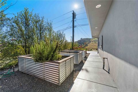 Tiny photo for 895 Via Ondulando, Ventura, CA 93003 (MLS # SR26048199)