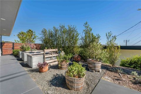 Tiny photo for 895 Via Ondulando, Ventura, CA 93003 (MLS # SR26048199)