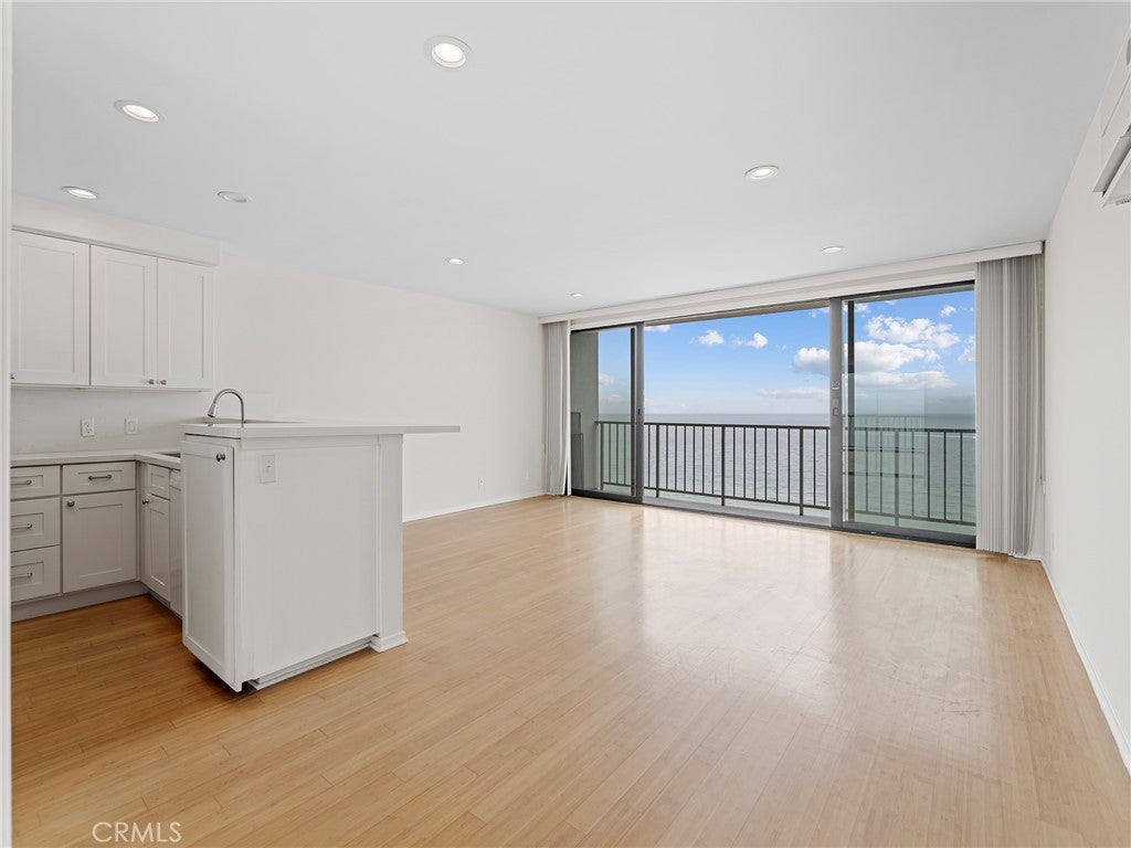 721 Esplanade 403