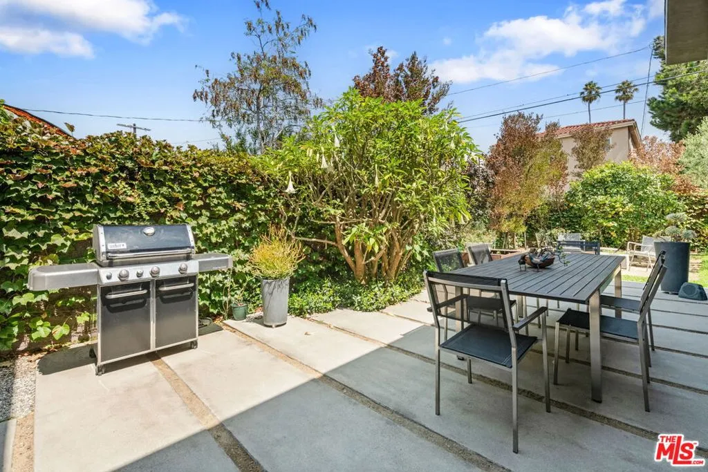 Los Angeles, California 90066, United States, 3 Bedrooms Bedrooms, ,2 BathroomsBathrooms,Residential,Active,202154