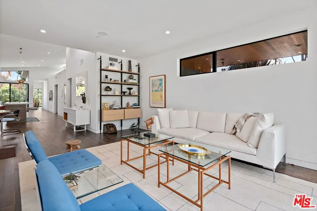 Los Angeles, California 90066, United States, 3 Bedrooms Bedrooms, ,2 BathroomsBathrooms,Residential,Active,202154